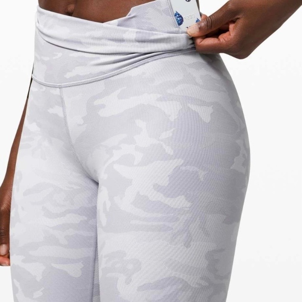 Lululemon Size 4 Wunder Under High-Rise Crop 23" Full-On Luxtreme Alpine White
